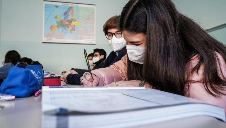 "Stop alle mascherine in classe: alimentano paure di contagio": l'appello dei Garanti dei minori al ministro della Salute