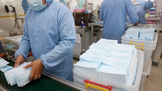 Mascherine, camici, guanti, cuffie contro il coronavirus: la Procura di Torino indaga su appalti per 200 milioni