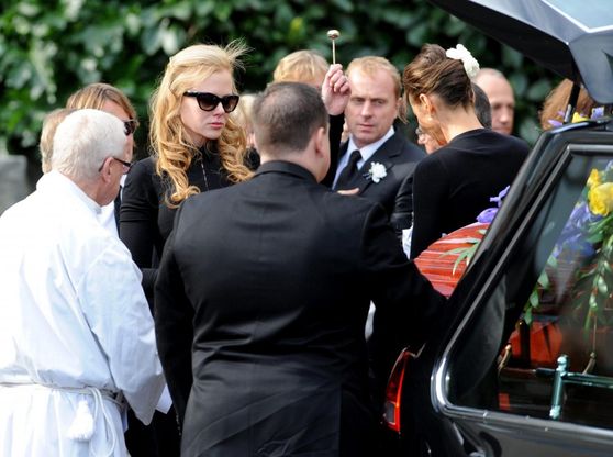 Russell Crowe al funerale del padre della Kidman