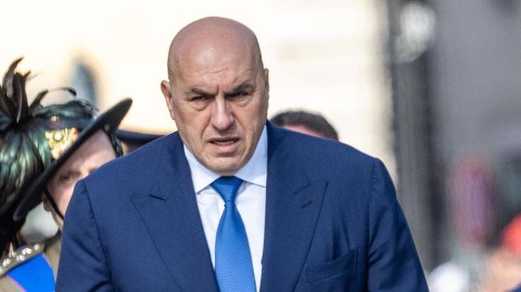 Il pressing su Meloni dopo i tagli alla difesa. Vertice Nato, duello Ue