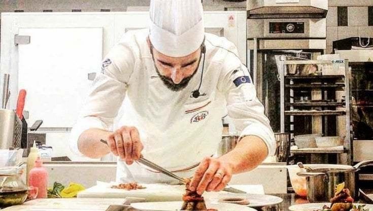 "Pesce troppo costoso, a Ferragosto non lavoro e vado al mare": a Bari la provocazione dello chef Caldarulo