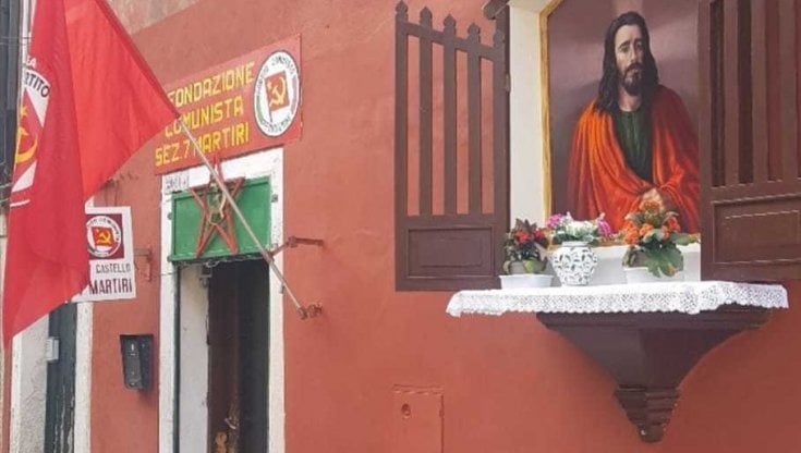 Venezia, addio al Cristo biondo accanto alla sezione comunista più famosa d'Italia