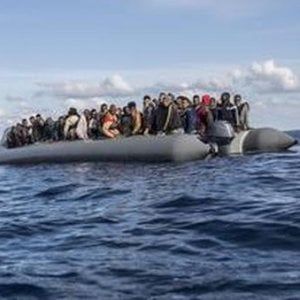 Migranti, due barche con 40 migranti in arrivo. Salvini: "Ho dato ordine di fermarli"