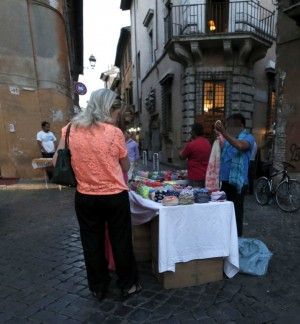 Piazza di Spagna, Marino ai commercianti<br />"Un progetto decoro con gli ambulanti"