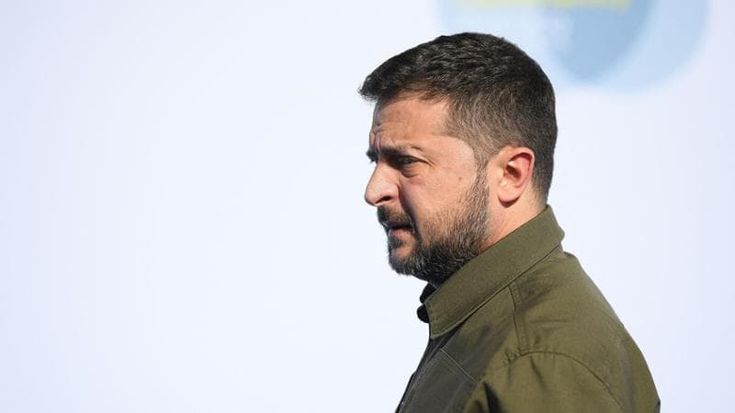 Nuovo invio armi a Kiev, M5S a Crosetto: “Riferisca in Parlamento”. Meloni vede Zelensky a Granada: “Sostegno fino a pace giusta”. Il leader ucraino: “Discusso di nuovi aiuti militari”
