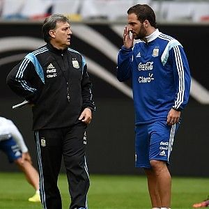 Napoli, Higuain salta la nazionale: e scatta l'allarme