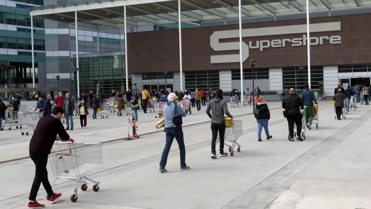 Supermercati, i sindacati: “Tutelare i dipendenti”. Ma l’orario ridotto divide gli esperti