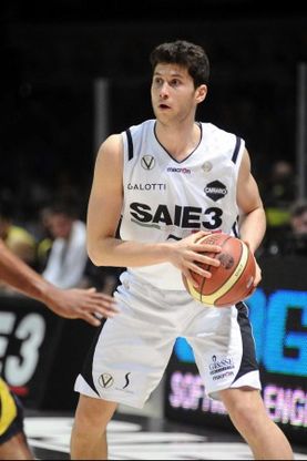 Imbr&ograve;: "La mia Virtus, <br />canestri ed emozioni"