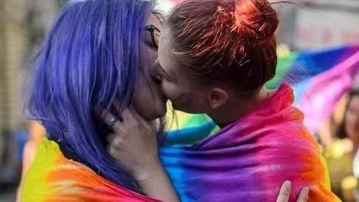Luca Paladini: "Centinaia di minacce e insulti dopo i miei post sul Pride, ora gli hater si vantano"
