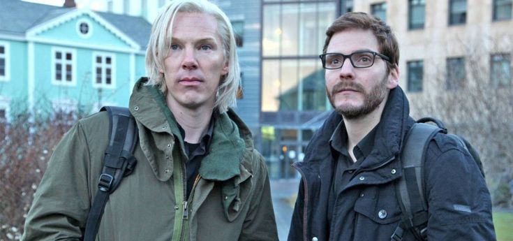 Julian Assange, lettera a Cumberbatch:"Bravo, ma il film &egrave; un lavoro miserabile"