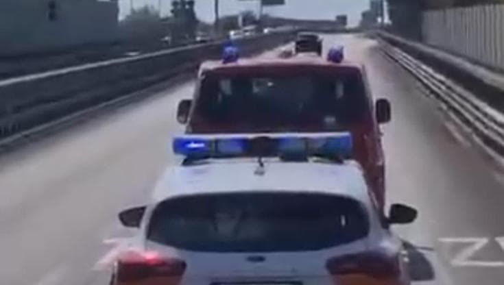 Ambulanza troppo stretta per il paziente di 380 chili, trasportato in ospedale dai vigili del fuoco