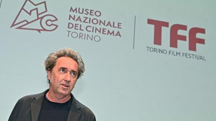 Sorrentino avvistato in pizzeria a Torino: ciak per “La grazia” tra Palazzo Chiablese e Venaria