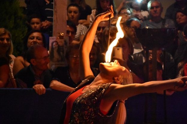 Mangiafuoco, giullari e falconieri: a Gravina in Puglia sfila la storia