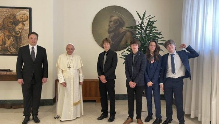 Vaticano, Elon Musk incontra Papa Francesco in Santa Marta: “La tecnologia ci salverà”