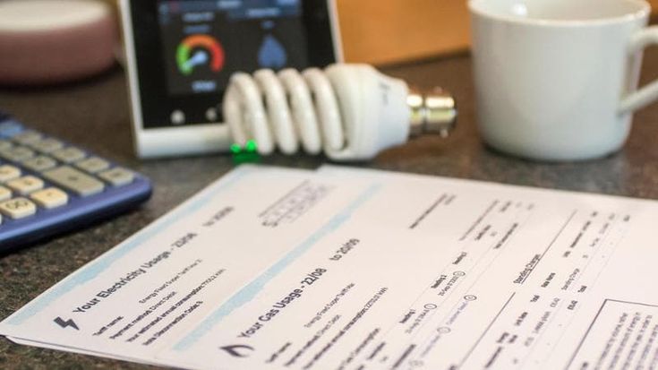 Bollette, la rivincita dei “tutelati”: giù le tariffe per luce e gas nel 2023