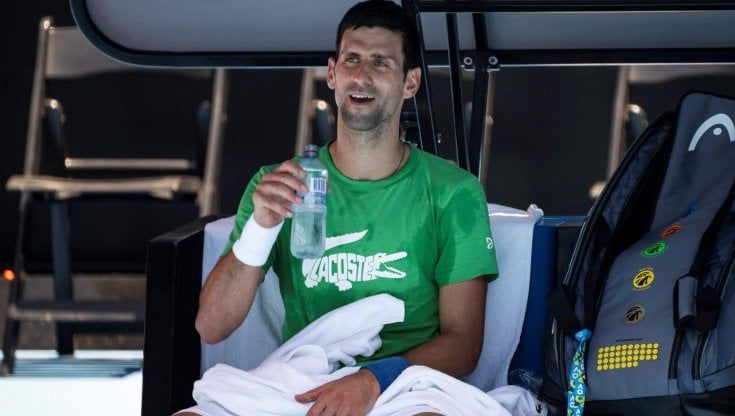 Australian Open, Djokovic scaricato dagli altri tennisti: "Ci fa sentire idioti"