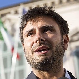 Di Battista insiste: "Violenza jihadista figlia degli Usa". L'ambasciatore iracheno: "Allora vada a trattare con l'Is"