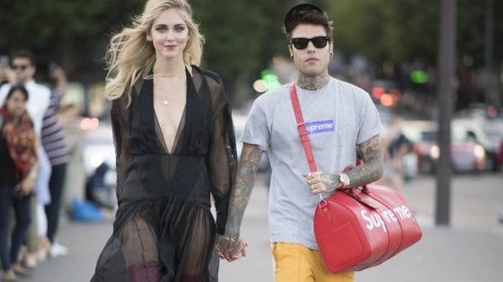 Fedez e l'autocritica dopo l'operazione del figlio Leone: "Troppo social, meglio tenersi le cose per sé"