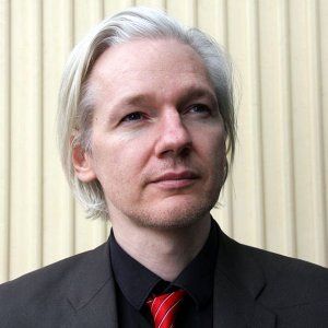 Assange, i 5S scrivono alla Ue: "Violati diritti, intervenite"