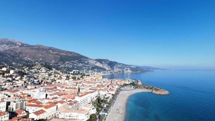 Mentone, il primo maggio festa del mughetto e mercato delle pulci