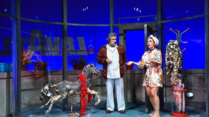 Anna, Ugo e i facili costumi: Luca Manfredi a teatro rilegge papà Nino