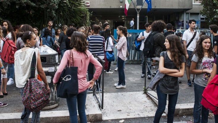 Scuola, come cambiano le superiori in Puglia: economia circolare, orto hi-tech e iPad al posto dei libri