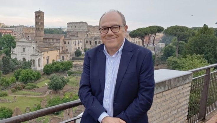 Carlo Verdone ricorda gli anni della Dolce vita davanti al Café de Paris: "Ho visto l'oggi in tutto"