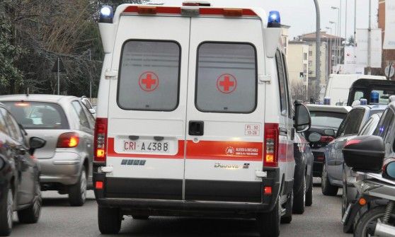 Esplode una cisterna, grave un operaio di Livorno
