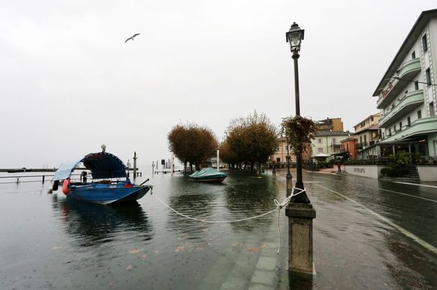 Maltempo, allarme per il lago Maggiore esondato