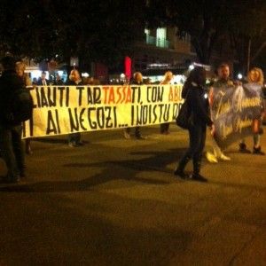 Eur, il corteo dei residenti: "Stop alla prostituzione. Occuperemo le stazioni"