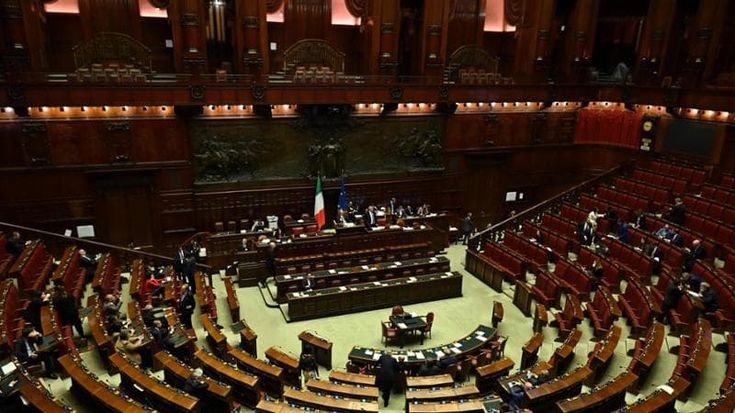 Premi rimpatri, idea decreto ad hoc. Domani il voto sulla fiducia, parere avvocati resta negativo