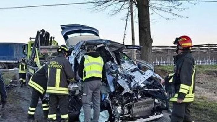 Auto contro camion, due ventenni morti e tre feriti a Savigliano