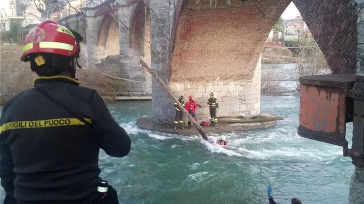 Canoista 14enne morto, il perito offende i pompieri: “Quattro muratori lo avrebbero salvato”