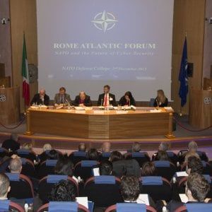 Giallo sulla cancellazione di un evento Nato a Genova