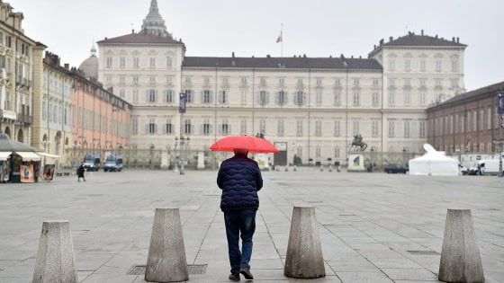 Coronavirus, gli esperti: "Fra tamponi e isolamento come affrontare l'epidemia a due velocità"
