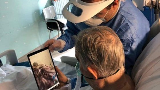Coronavirus, un tablet per "il diritto di dirsi addio": l'iniziativa del Pd a Milano