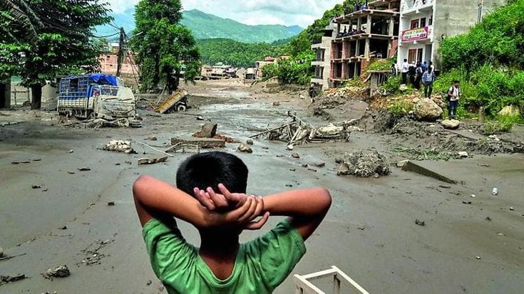 Alluvione tra Nepal e Tibet, crolla il tetto del mondo: morti centinaia di turisti. Anche tre italiani tra i dispersi