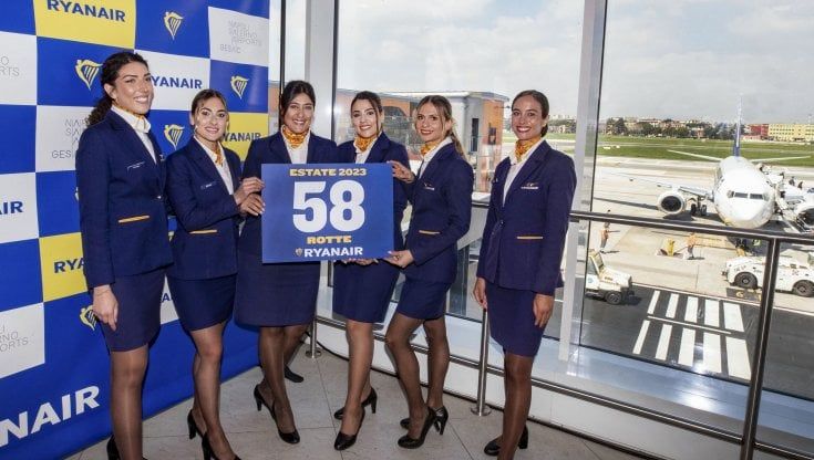 Aeroporto e Rayanair in pressing sul Comune di Napoli: "No alla tassa sul turismo