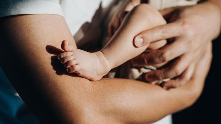 Bronchiolite, cos’è il virus sinciziale e come funziona il vaccino per i neonati: dieci domande e risposte
