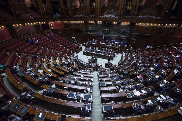 Riforme, opposizioni escono quando parla Renzi: l'Aula è semideserta