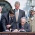Shimon Peres, il lungo rapporto con Yasser Arafat fino al Nobel per la Pace