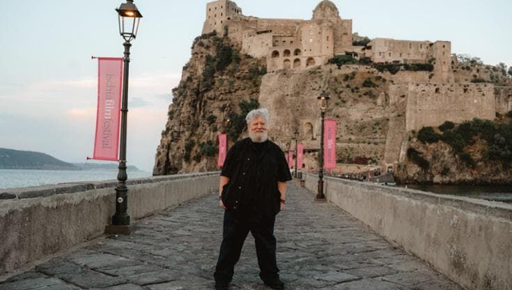 Lello Arena premiato all’Ischia Film Festival: “Stare insieme è l’antidoto ai tempi che corrono”