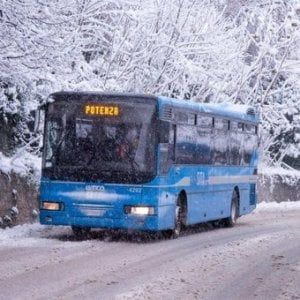 Potenza, allerta neve: strade provinciali interdette ai mezzi pesanti