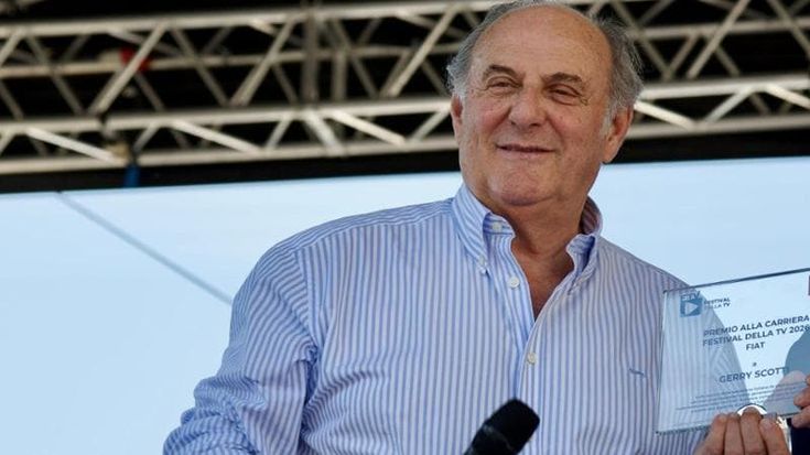 Gerry Scotti chiama Stefano De Martino: “Accorciamo i nostri show”