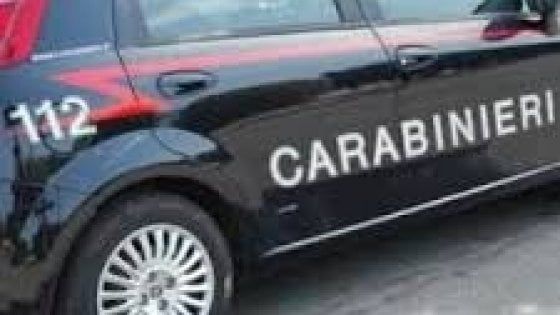 Varese, entra di nscosto in casa del padre per rubare: 35enne denunciata