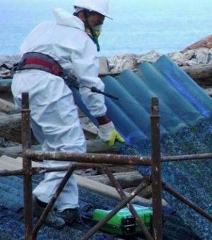 Amianto, maxi-processo a Ravenna:<br />decine di morti al petrolchimico
