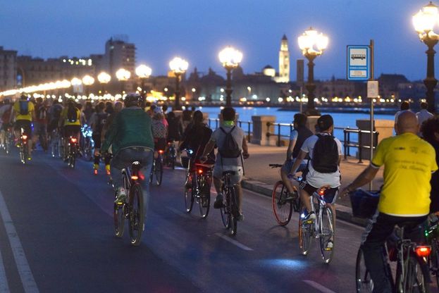 Sicurezza stradale, a Bari le biciclette sul lungomare