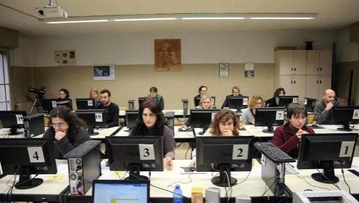 Scuola, ancora errori e quesiti fuorvianti al concorso per diventare prof. "Il ministro Bianchi risponda in Parlamento"