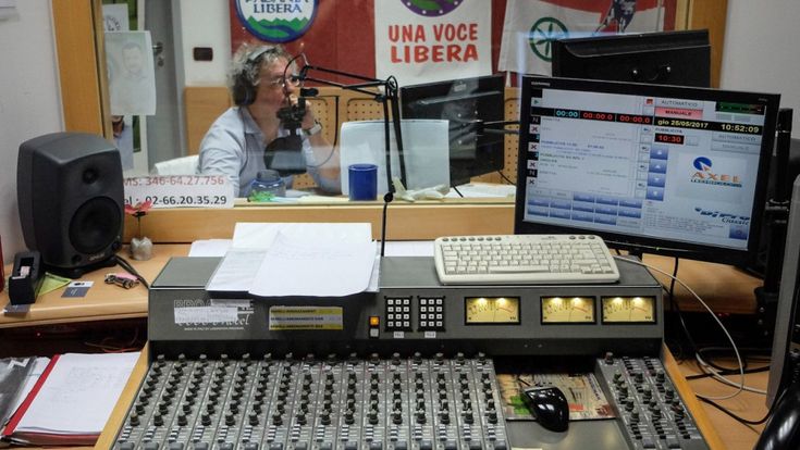 Tutte le ombre sulla vendita di Radio Padania