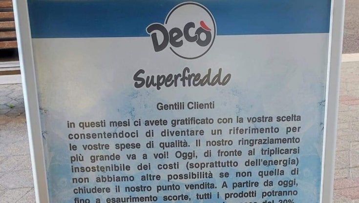 Bolletta della luce quadruplicata, chiude negozio di surgelati nel Barese: "Non abbiamo altre possibilità"